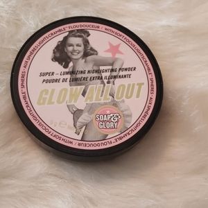 Soap & Glory Glow All Out Highlighting Powder